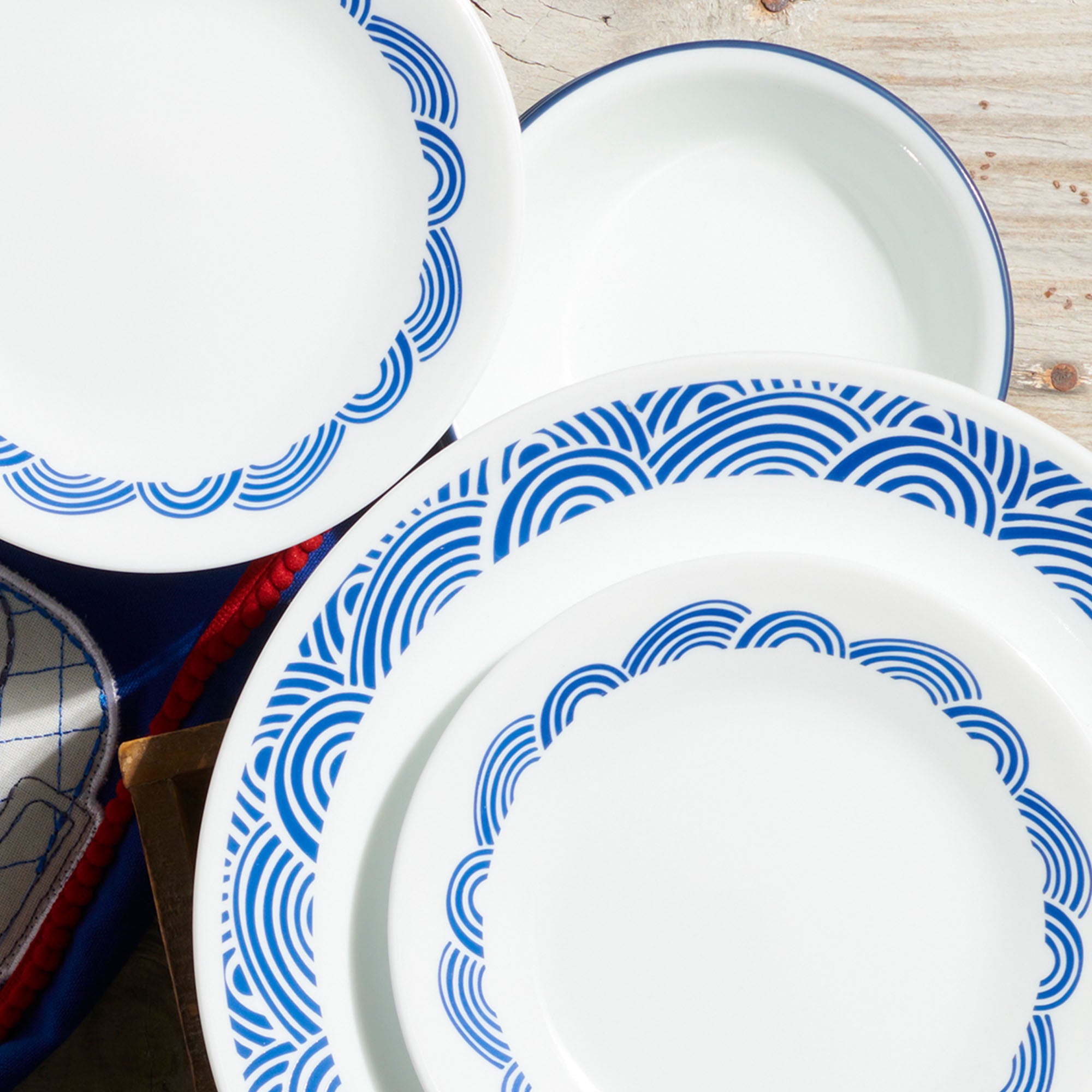 Corelle Rolling Waves 18-piece Dinnerware Set. Service for 6 - Image 7
