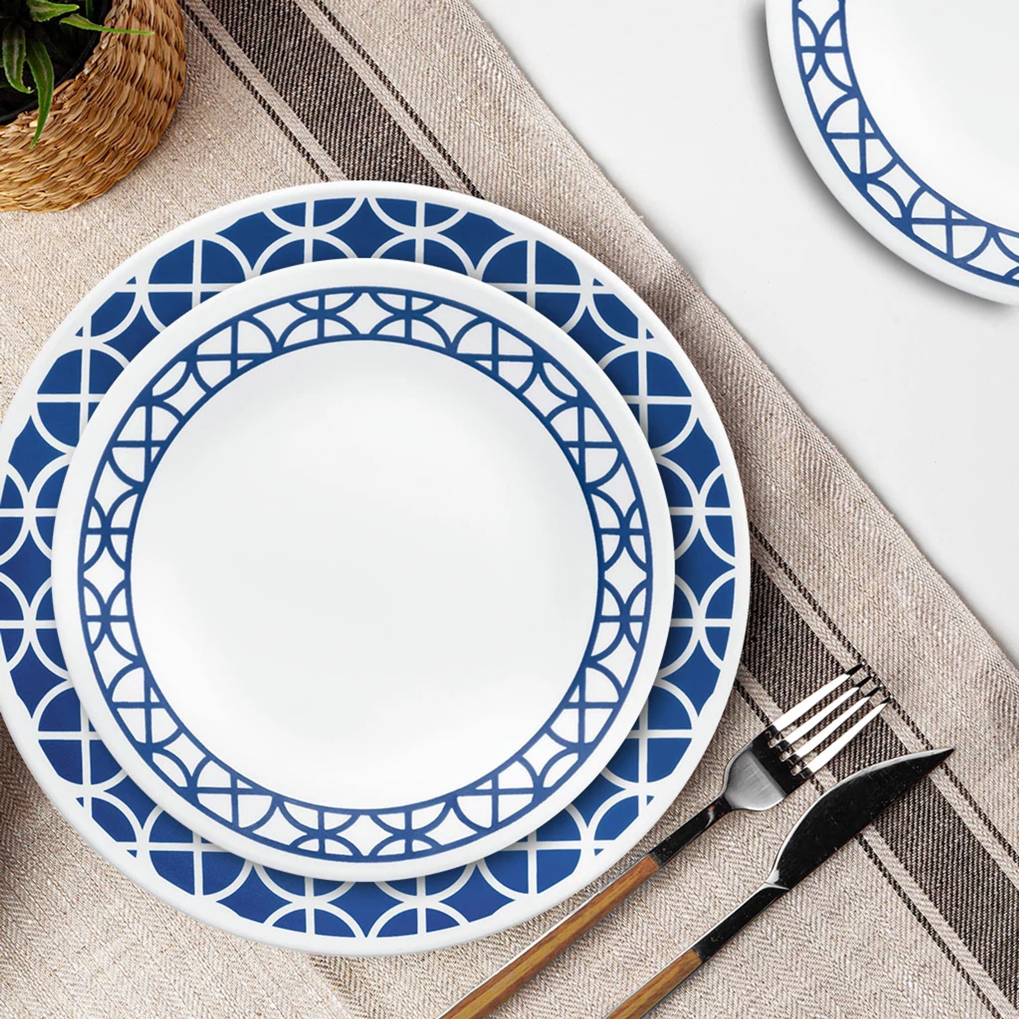 Corelle Cobalt Circles 16-piece Mugless Dinnerware Set. Service of 4 - Image 4