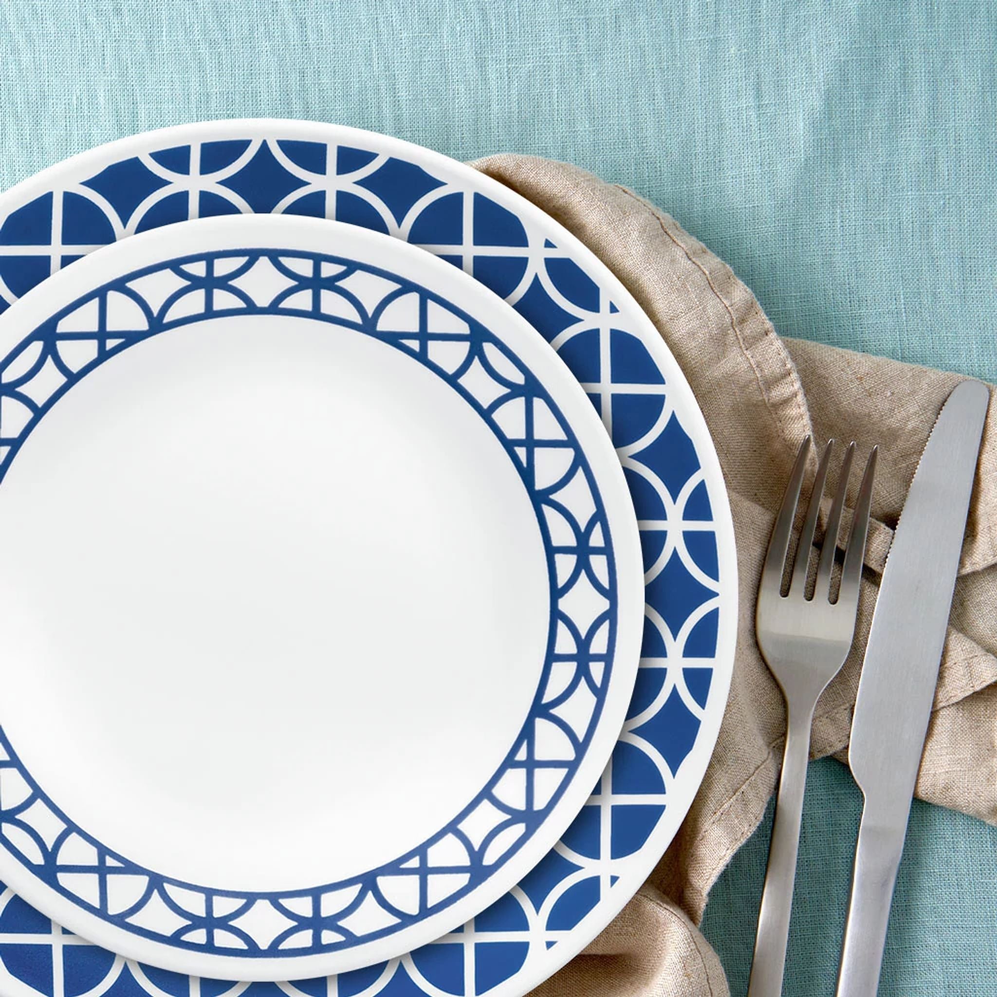 Corelle Cobalt Circles 16-piece Mugless Dinnerware Set. Service of 4 - Image 6