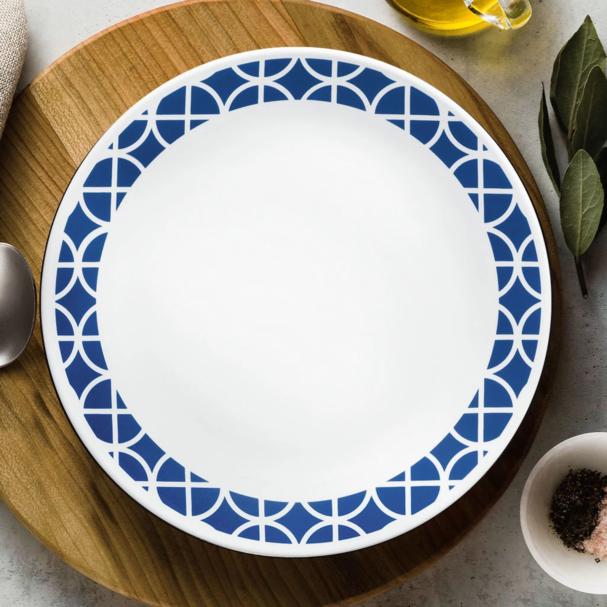 Corelle Cobalt Circles 16-piece Mugless Dinnerware Set. Service of 4 - Image 7